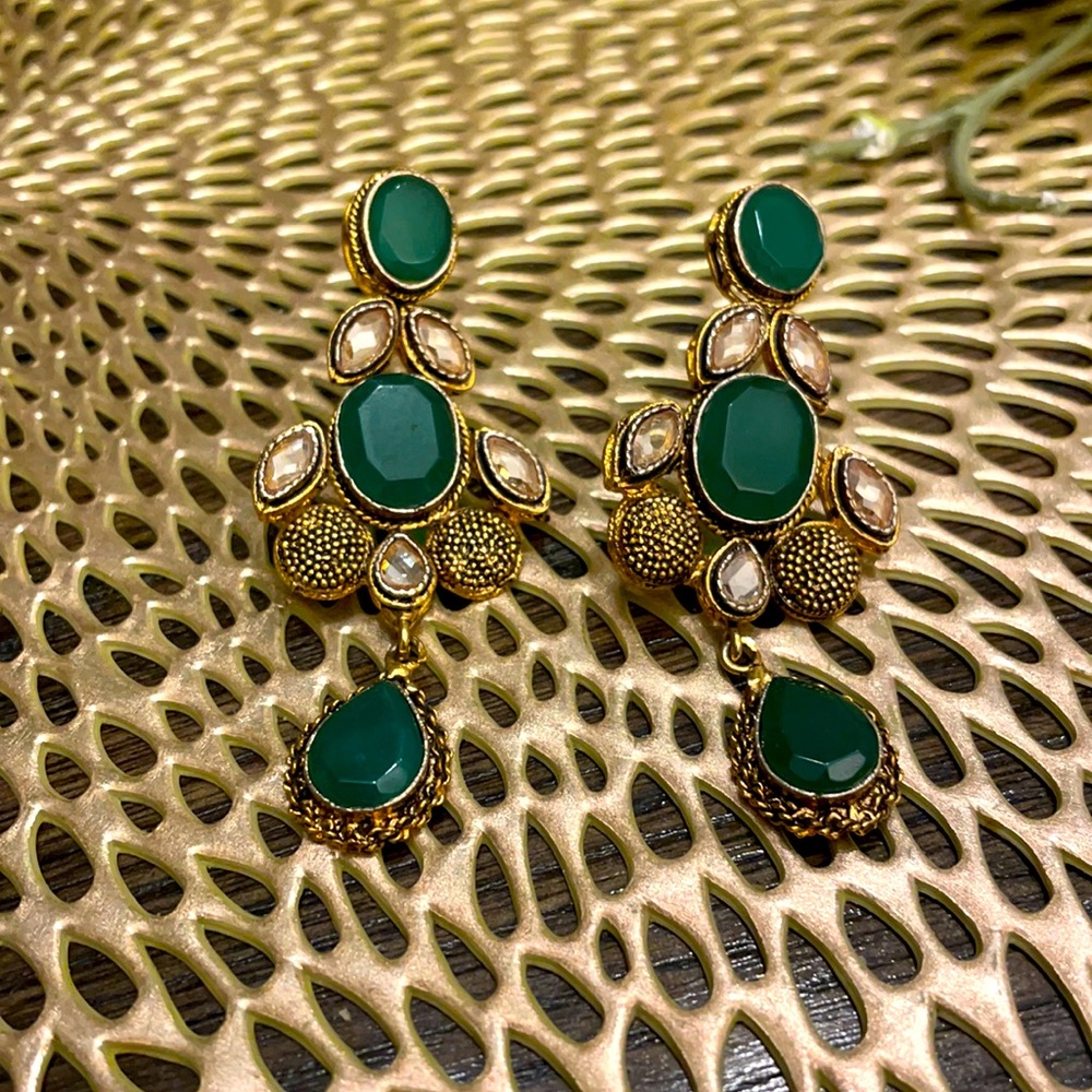 Indian emerald earrings